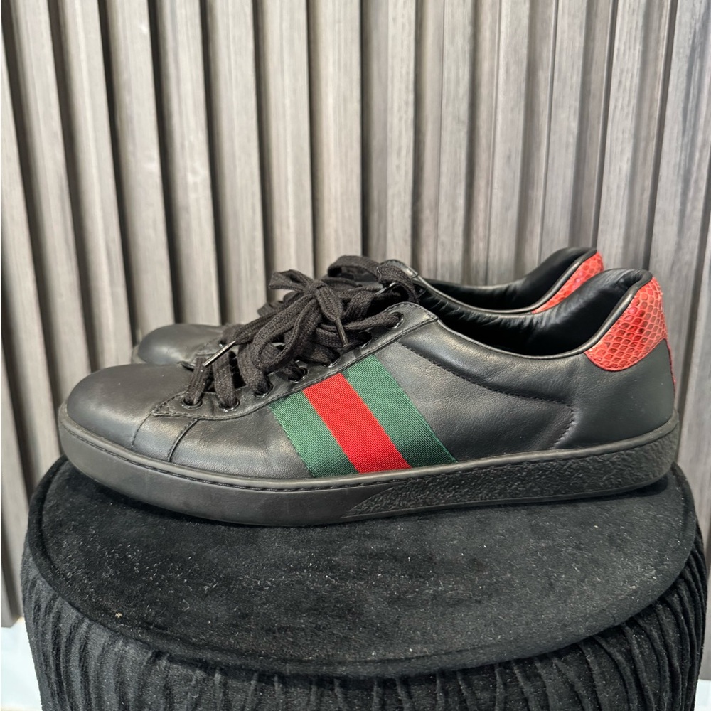 Gucci Men's Black Sneakers with Red and Green Stripes